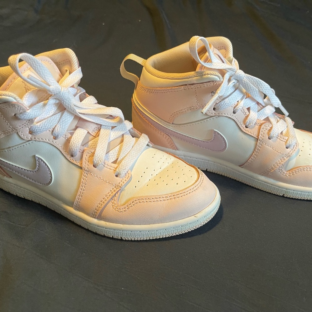 Jordan 1 mid